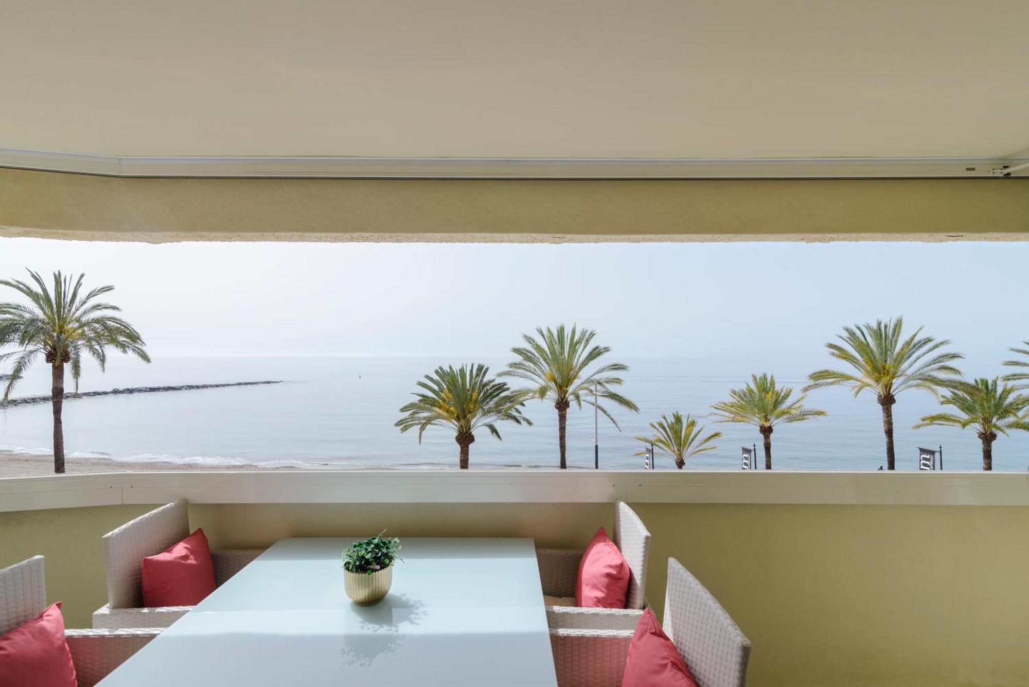 Sea Front Apartment In Marbella Center المظهر الخارجي الصورة