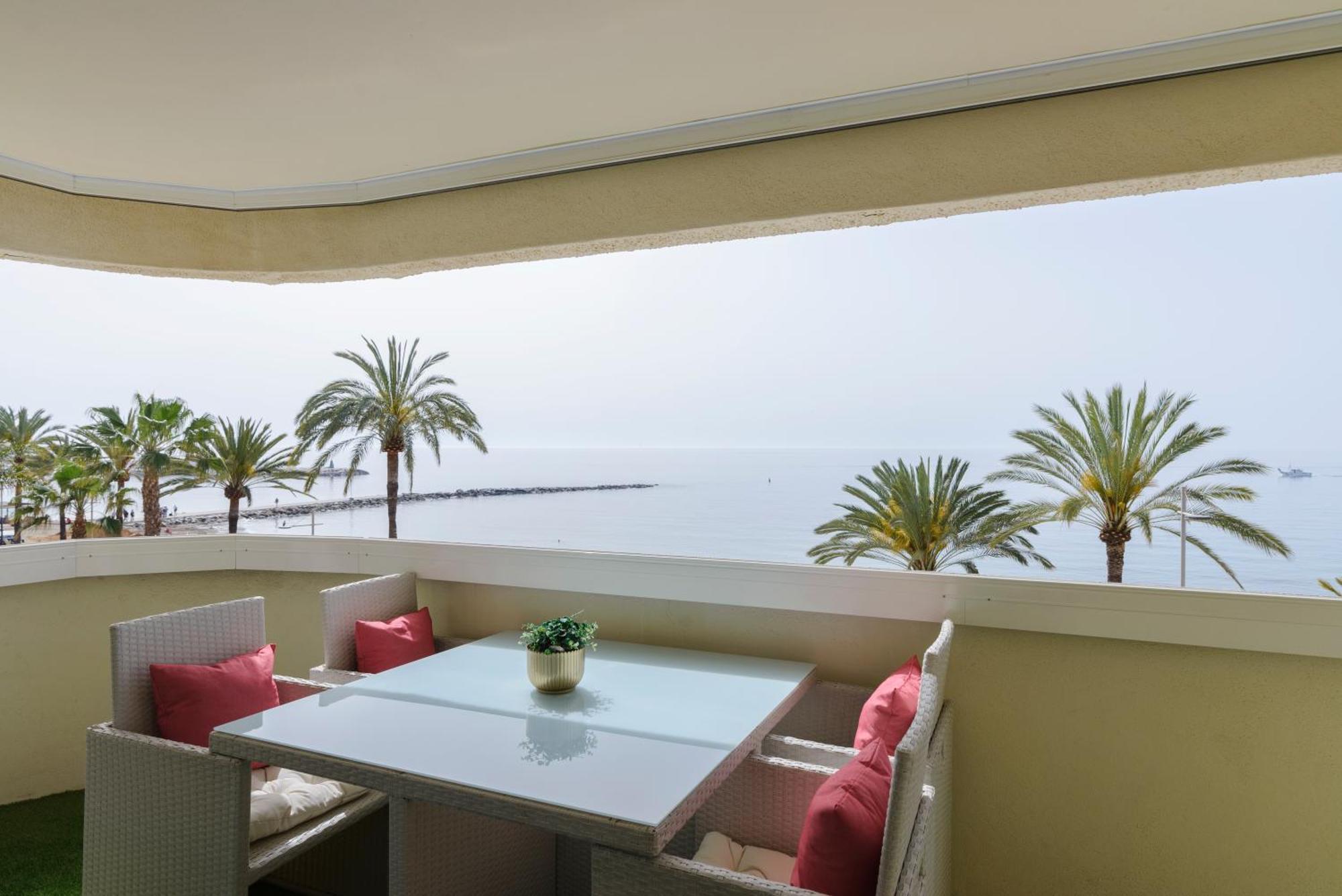 Sea Front Apartment In Marbella Center المظهر الخارجي الصورة